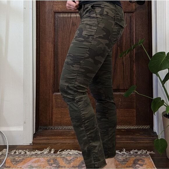 Sanctuary Camo Ankle Pants‎ - Picture 1 of 6